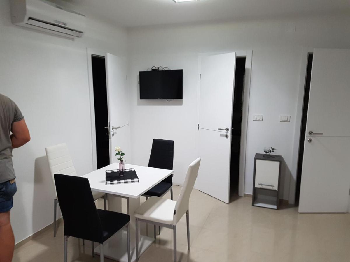Apartmani Zaric มาลินสกา ภายนอก รูปภาพ